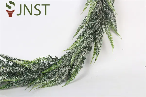 Garland Christmas Decorations.jpg Garland Christmas Decorations.jpg