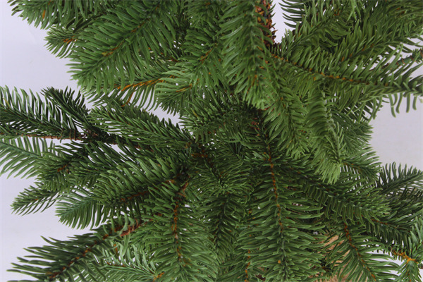 Small Christmas Decorations in Burlap base green finish.jpg Small Christmas Decorations in Burlap base green finish.jpg